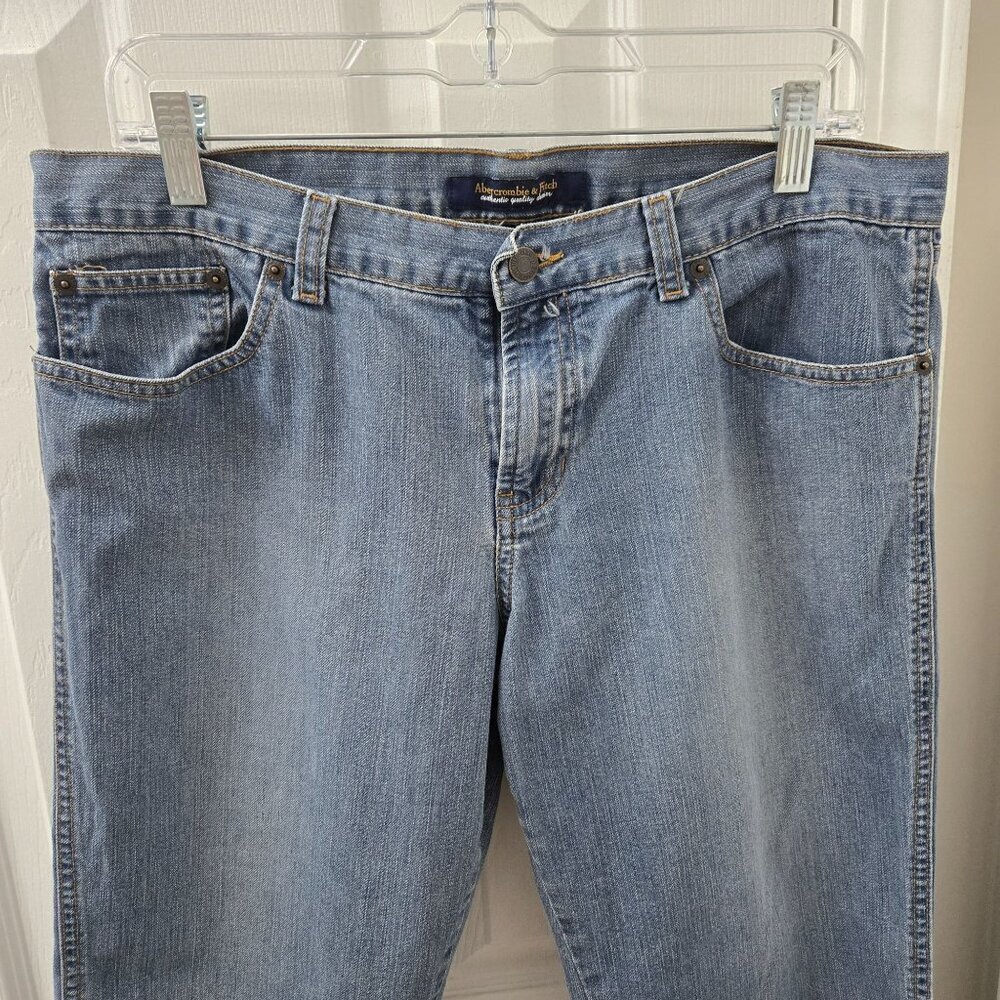 Abercrombie & Fitch Denim capris Size 10 Mid-Rise Straight Leg Light Wash Y2K - Picture 4 of 7